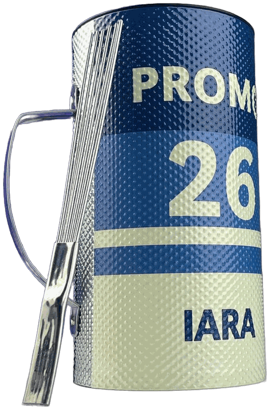 Vaso de egresados Promo 26 con el nombre Iara y su peineta